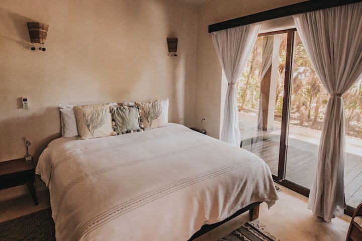Room 20 of 245
