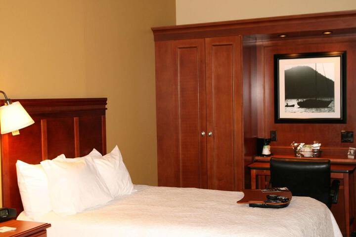 1 King Bed (16 of 17)