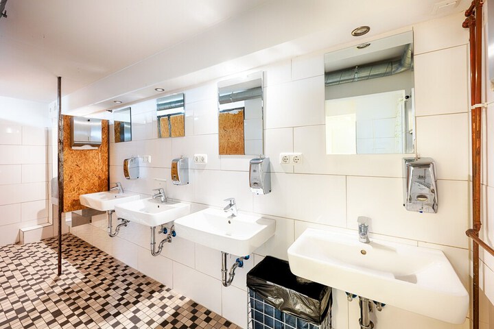 Room 10 of 11