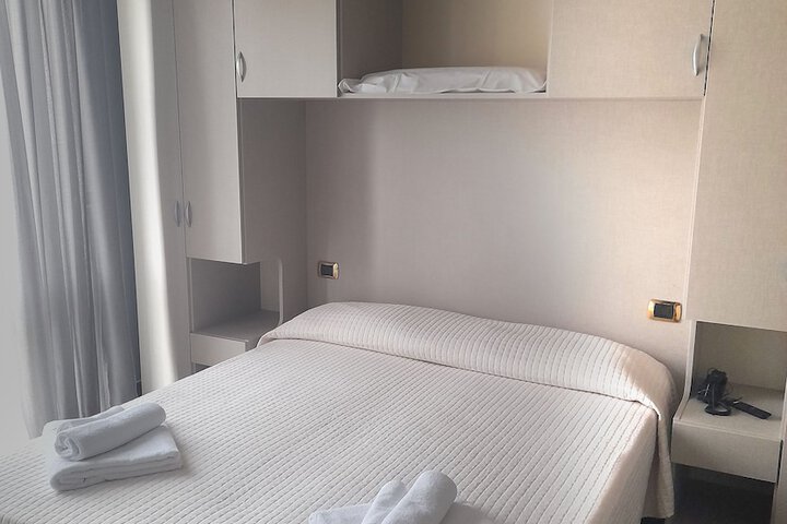 Room 11 of 36