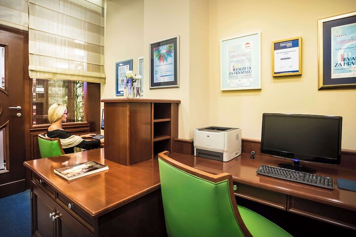 Entrance & Lobby