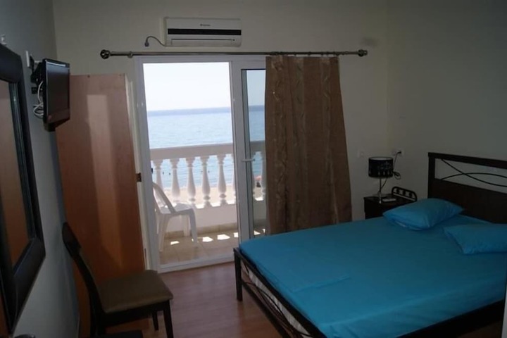 Room 8 of 43
