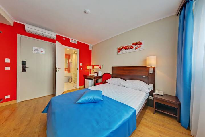 Room 15 of 68