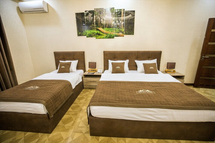 Room 12 of 82