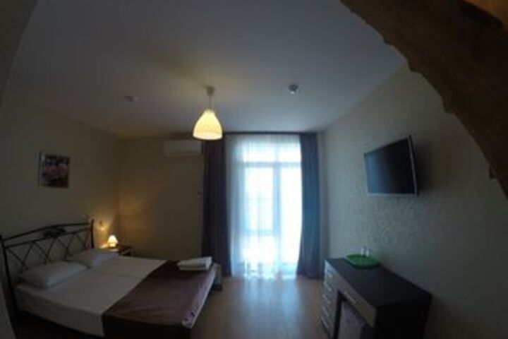 Room 122 of 176