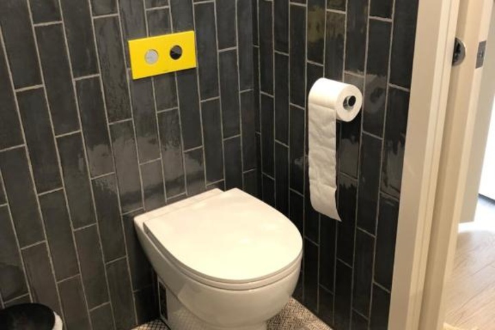 Room 7 of 8