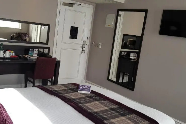 Room 3 of 21