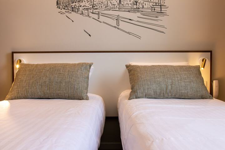 Room 14 of 80