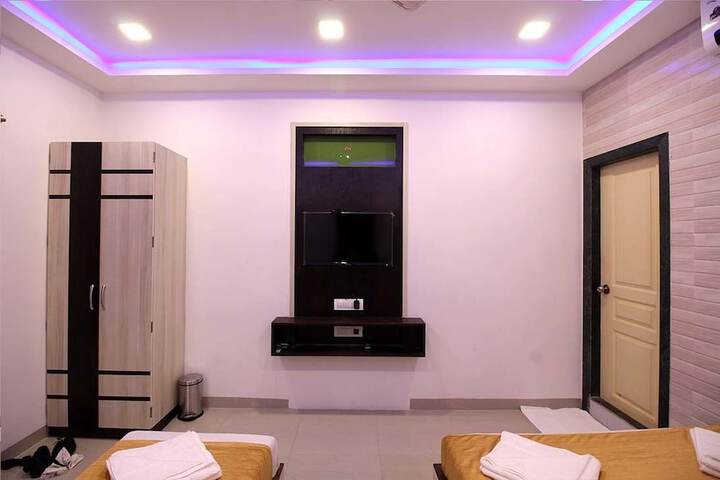Room 10 of 19