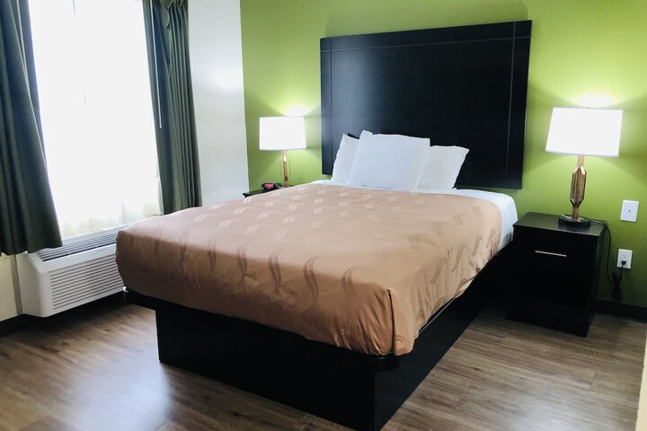 Room 8 of 72