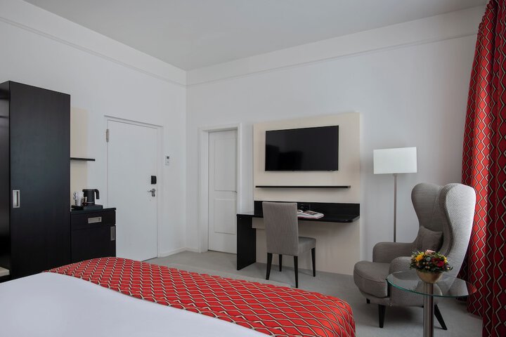 Room 28 of 47