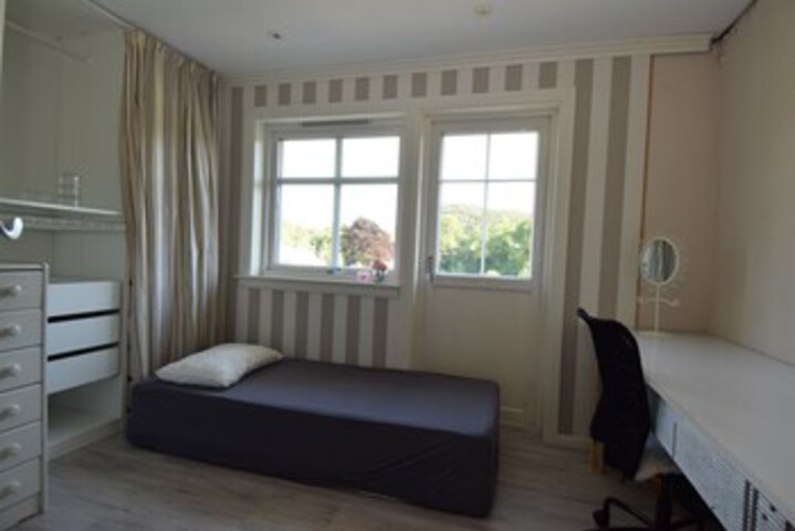 Room 11 of 13