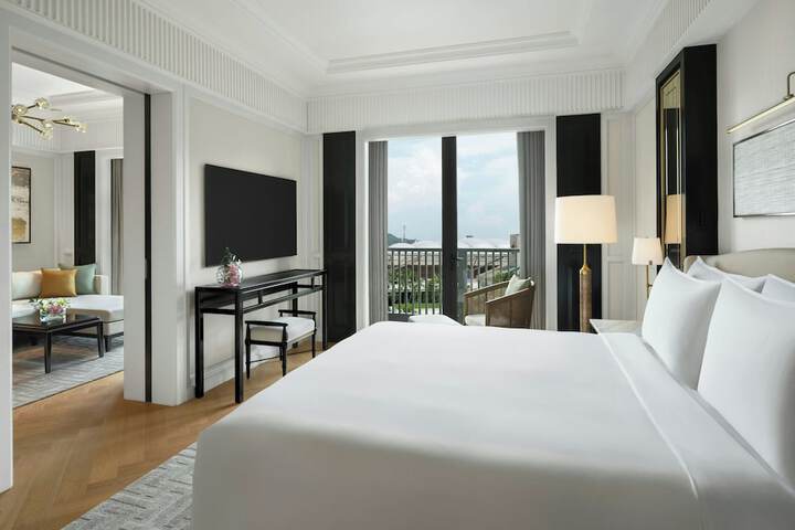 Room 30 of 90