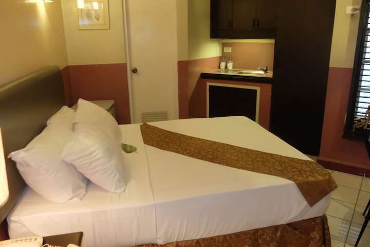 Room 12 of 114