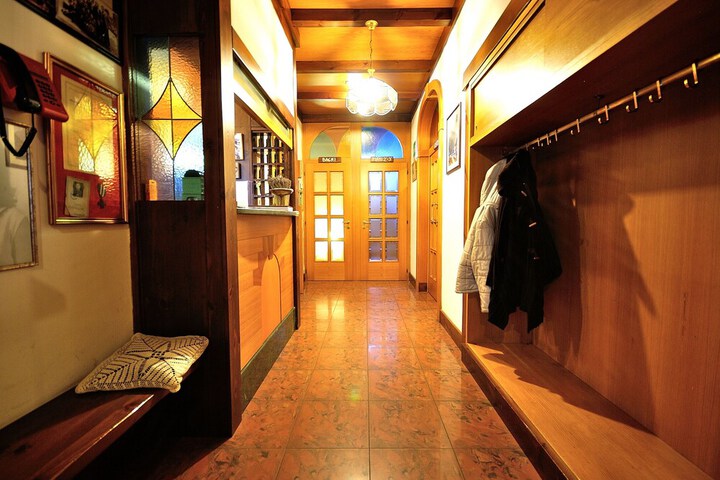 Ballroom/Hall 33 of 35