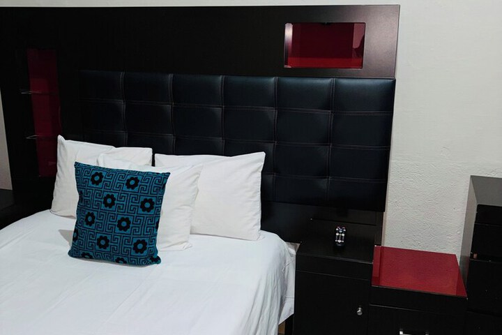 Room 3 of 10