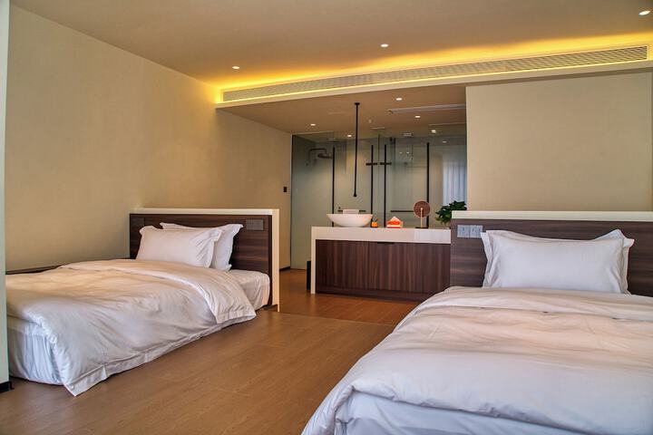 Room 14 of 68