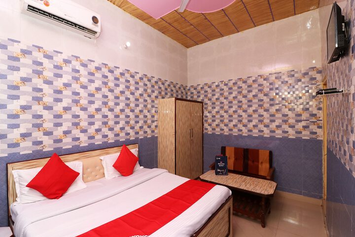 Room 10 of 28