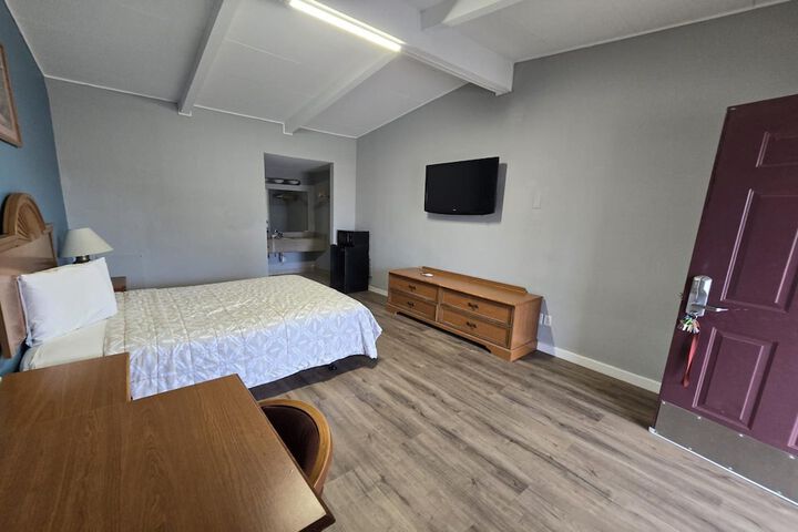 Room 6 of 15
