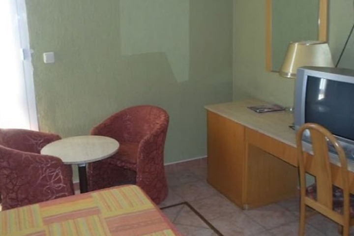 Room 7 of 25