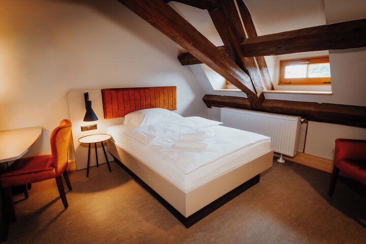 Room 3 of 9