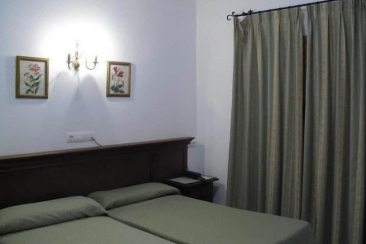 Room 11 of 48