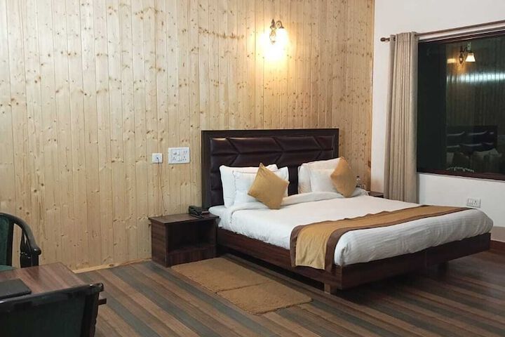 Room 2 of 10