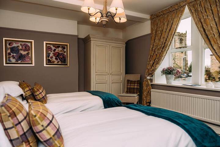 Room 6 of 20