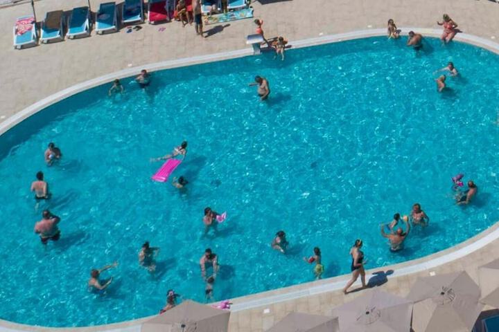 Pool 17 of 34
