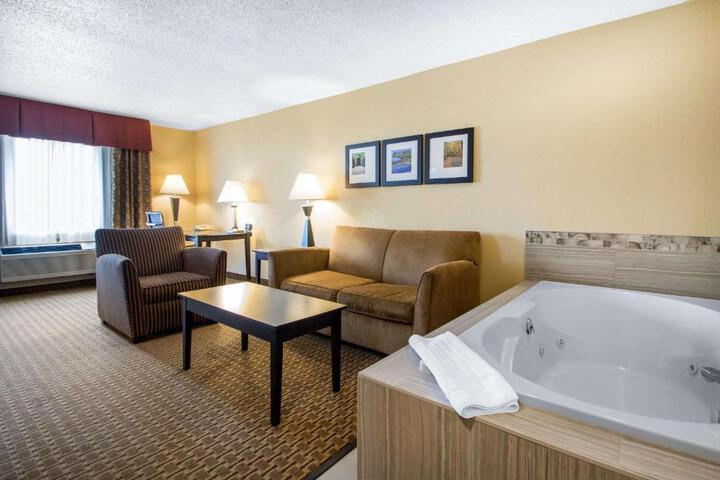 1 King Bed Suite (21 of 37)