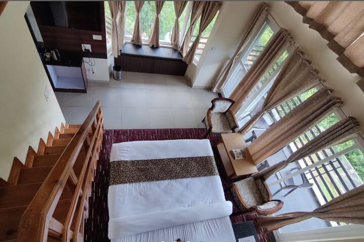 Room 10 of 28