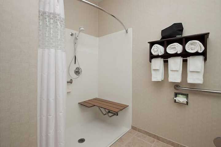 Deluxe Room 1 King Bed (7 of 10)