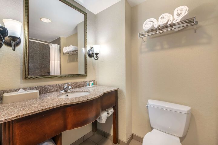 2 Queen Beds Suite (4 of 16)