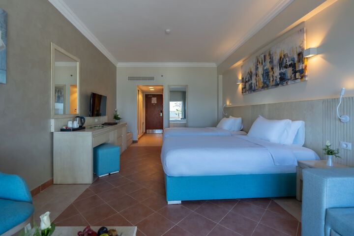 Room 10 of 83