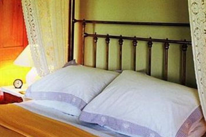 Room 3 of 8