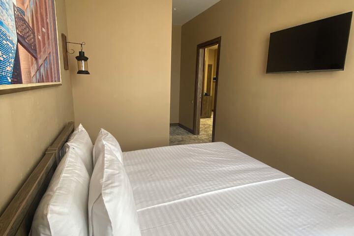 Room 9 of 85