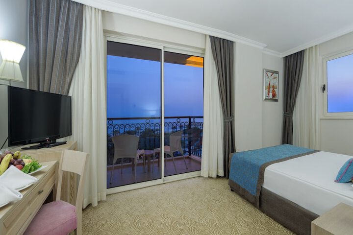 Room 3 of 60