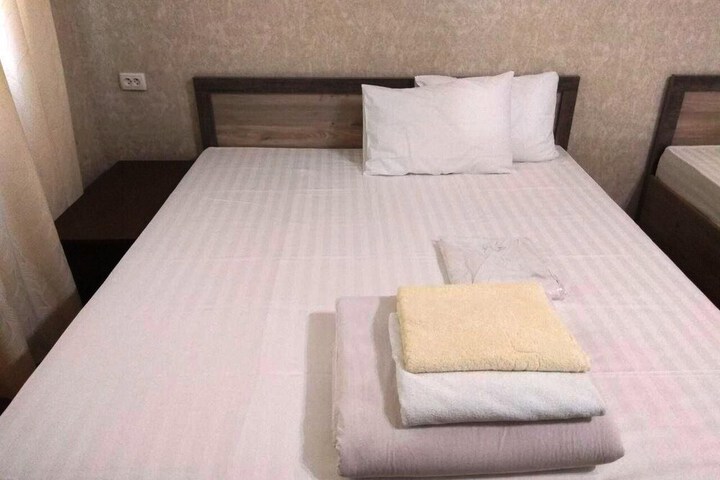 Room 10 of 28