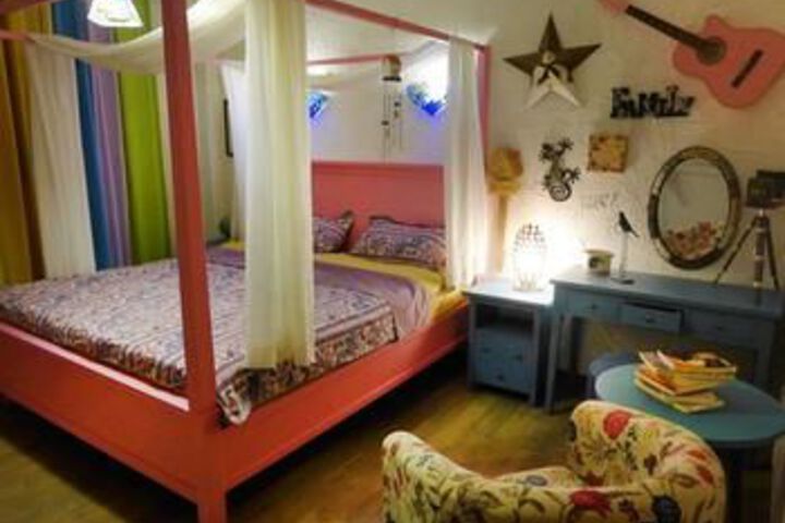 Room 42 of 94