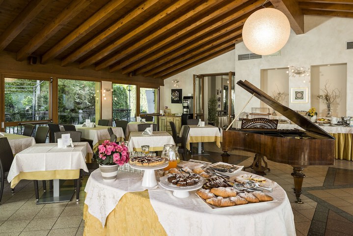 Dining 64 of 81