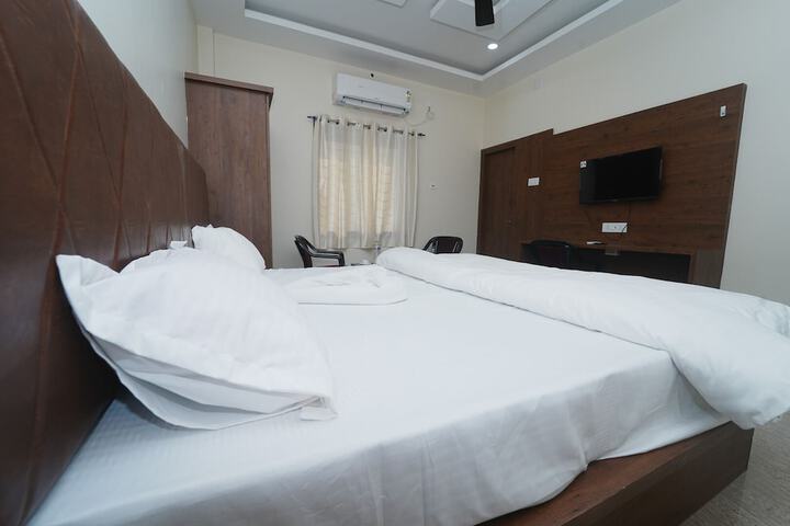 Room 15 of 34