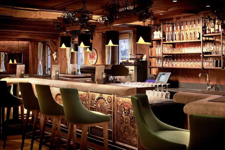 Lounge 184 of 204