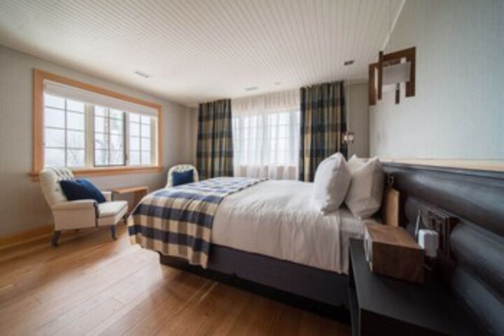 Room 10 of 18
