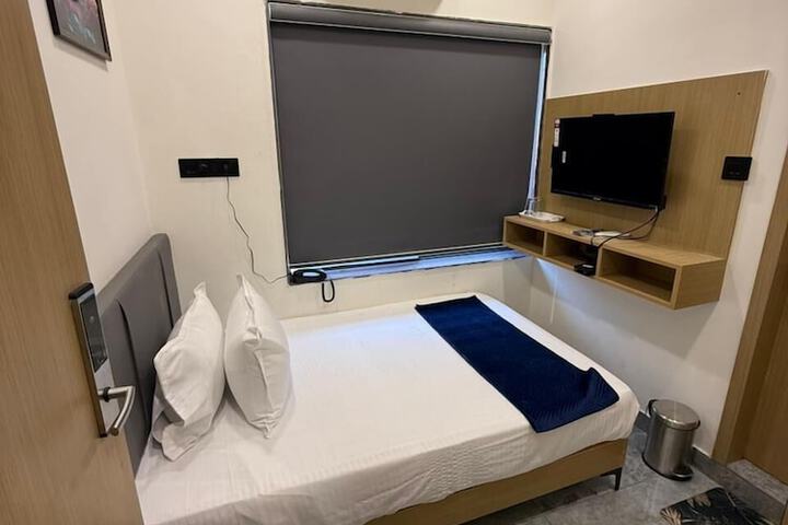 Room 5 of 20