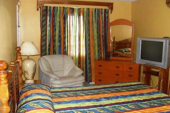 Room 4 of 33