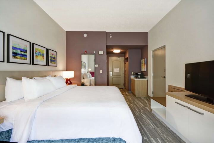 1 King Bed (6 of 29)