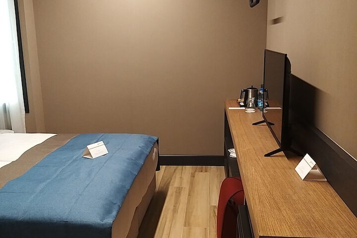 Room 12 of 75
