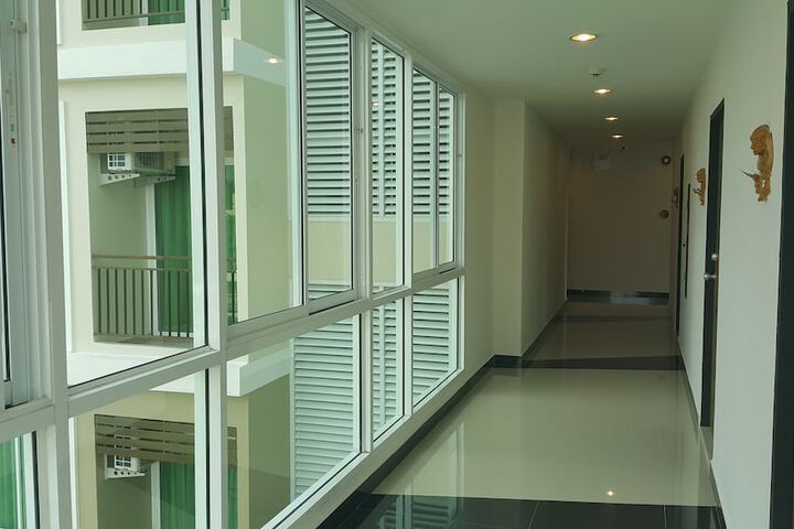 Ballroom/Hall 63 of 77