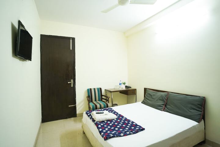 Room 12 of 24