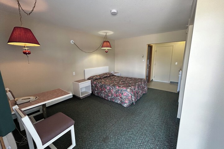 Room 3 of 20